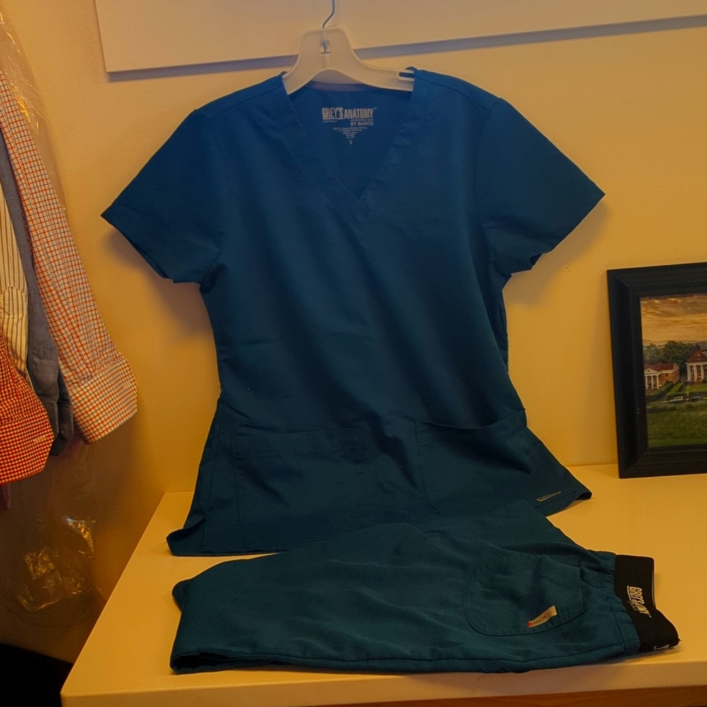 Greys anatomy teal scrubs